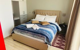 Royal Red Suite No2 Piraeus Port